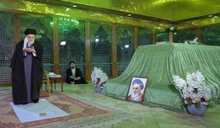 ایرانی سپریم لیڈر آیت اللّٰہ خامنہ ای کئی ہفتوں بعد منظرِ عام پر آگئے 