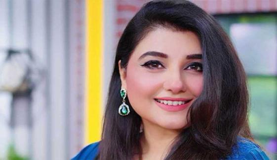 فیشن شو میں جویریہ سعود کو بولڈ لباس پہننا مہنگا پڑ گیا
