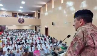 ڈی جی آئی ایس پی آر کی یونیورسٹی آف تربت کے طلباء و اساتذہ  کیساتھ نشست