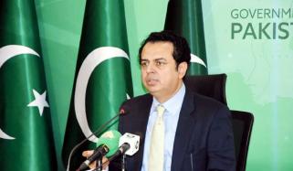 بانی پی ٹی آئی بالکل ٹھیک، بیرون ملک علاج کیلئے بھیجنا بہت دور کی بات ہے: طلال چوہدری