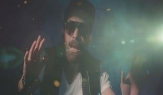 کرکٹر فواد عالم نے گلوکاری کے میدان میں قدم رکھ دیا