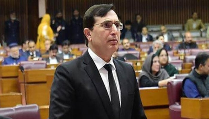 ہتھیار اُٹھانے، لوگوں کو شہید کرنے والے ملک دشمن ہیں، بیرسٹر گوہر