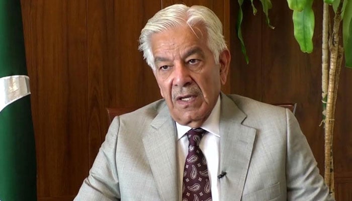 بلوچستان کے دہشتگرد افغانستان کے ایجنٹ ہیں، یہ لوگ اسٹیٹ کو بلیک میل کرنا چاہتے ہیں، خواجہ آصف - فوٹو: فائل