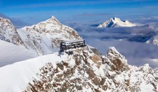 برفیلے پہاڑ پر یورپ کی بلند ترین عمارت 