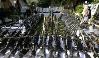 افغانستان میں چھوڑا گیا امریکی اسلحہ پاکستان میں دہشتگردی میں استعمال ہو رہا ہے: امریکی میڈیا کا اعتراف