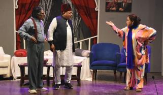 مزاح سے بھرپور اسٹیج ڈرامہ ”مریض کروڑ کا“ عوام کی توجہ کا مرکز