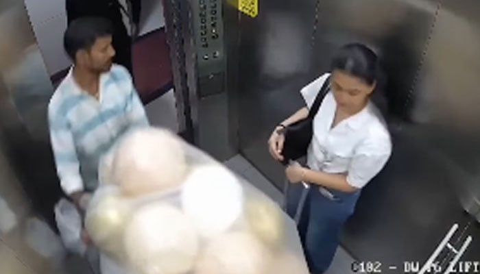 ممبئی: لفٹ میں غبارے پھٹنے سے آگ لگ گئی، 2 افراد زخمی