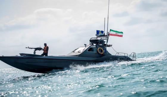 پاسداران انقلاب فورس نے خلیج میں تیل کے دو جہازوں کو قبضے میں لے لیا