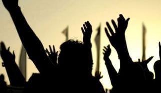  دادو: پولیس مقابلے میں نادر جمالی کی ہلاکت کے خلاف ورثاء کا دھرنا