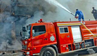 کراچی: شیرشاہ اکبر روڈ پر پلاسٹک کے گودام میں لگنے والی آگ پر قابو پالیا گیا