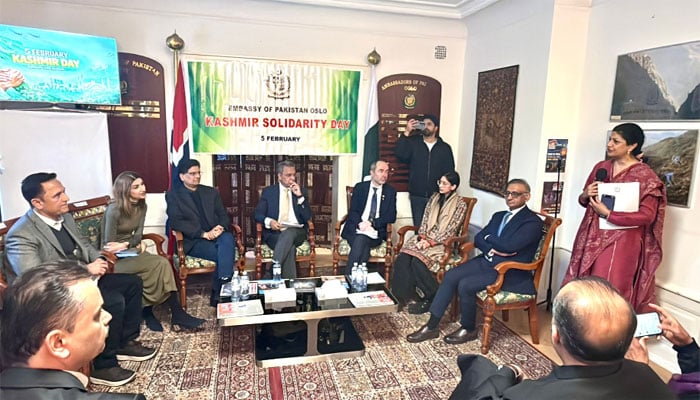 یوم یکجہتی کشمیر پر ناروے میں پاکستانی سفارت خانے کے زیر اہتمام پینل ڈسکشن