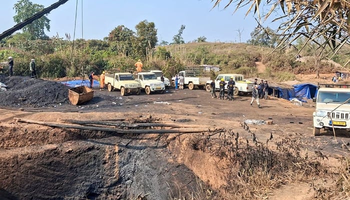 At least 18 dead in Indias illegal coal mine blast