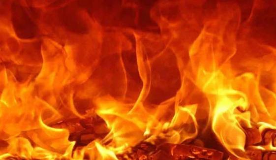 کراچی: بلدیہ ٹاؤن کی عمارت اور ملیر کورٹ میں آتشزدگی