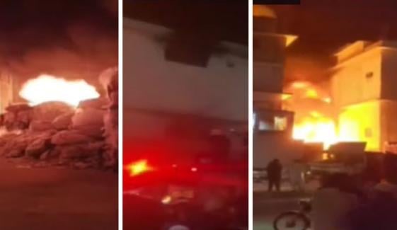 کراچی: لانڈھی ایکسپورٹ پراسیسنگ زون میں فیکٹری میں آگ لگ گئی، ریسکیو حکام