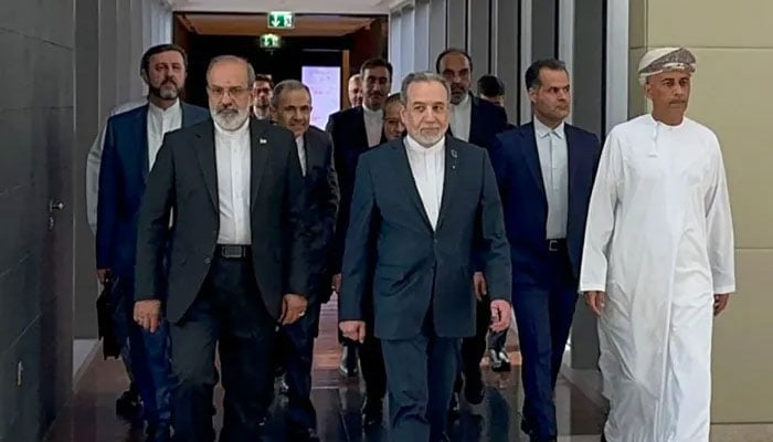 ایران نے یورینیم افزودگی روکنے کا امریکی مطالبہ مسترد کردیا، سفارتکار