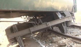 پڈعیدن: مال بردار ٹرین کی 11 بوگیاں پٹری سے اتر گئیں