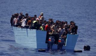 لیبیا کے قریب تارکینِ وطن کی کشتی ڈوب گئی، 2 بچوں سمیت 55 افراد ہلاک اور لاپتہ