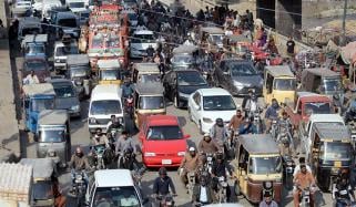 کراچی میں جہانگیر روڈ پر ترقیاتی کام کے باعث ٹریفک کا شدید دباؤ