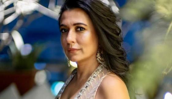 ’86 سالہ والد کو بیگ اٹھا کر 1 کلومیٹر پیدل چلنا پڑا‘