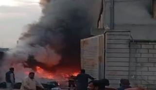 راولپنڈی: فیکٹری میں لگی آگ بجھائی نہ جا سکی، عمارت گرنے کا خدشہ