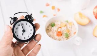 24 گھنٹے کا روزہ: کولیسٹرول، بلڈ شوگر اور میٹابولزم پر کیا اثرات ڈالتا ہے؟