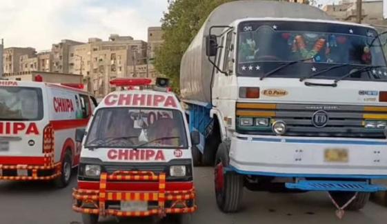 کراچی، واٹر ٹینکر کی ٹکر سے موٹرسائیکل سوار 2 افراد زخمی