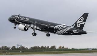 دنیا کے زیادہ تر مسافر طیارے سفید، مگر ایئر نیوزی لینڈ کے جہاز سیاہ کیوں ہیں؟