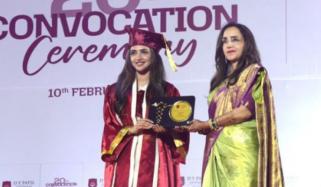 بالی ووڈ اداکارہ سری لیلا ڈاکٹر بن گئیں، میڈیکل ڈگری حاصل کرلی