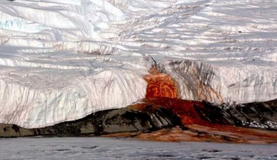 انٹارکٹیکا کا پراسرار سرخ آبشار