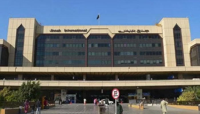 کراچی ایئر پورٹ۔فوٹو: فائل