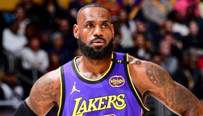 LeBron James sets new NBA record during Dallas Mavericks clash