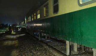 کراچی، ہزارہ ایکسپریس کی متعدد بوگیاں پٹری سے اتر گئیں