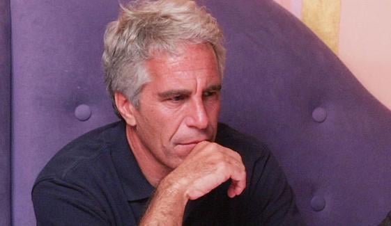 سزایافتہ جنسی مجرم جیفری ایپسٹین نے خودکشی نہیں کی، اس کا گلا دبایا گیا: ڈاکٹروں کا دعویٰ