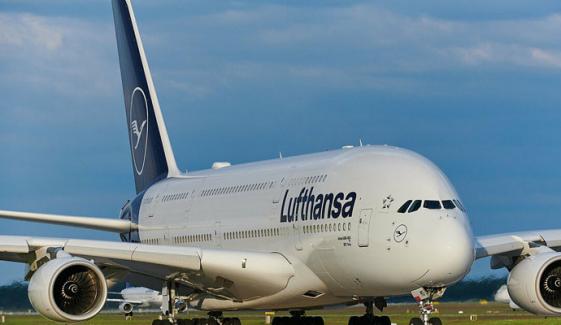 مانچسٹر: ایئرلائن کی ہڑتال، 800 کے قریب پروازیں منسوخ، 1 لاکھ سے زائد مسافر پھنس گئے