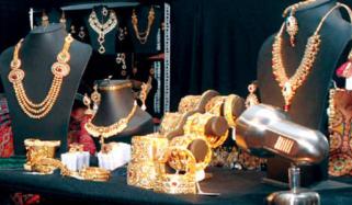 کراچی: ڈاکووں نے سنار کی دکان کا صفایا کر دیا