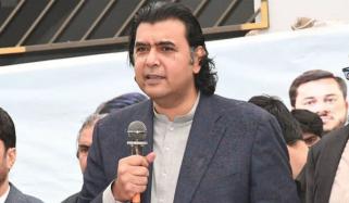 اپوزیشن کا احتجاج: پارلیمنٹ کے باہر مصطفیٰ نواز کھوکھر کو روک لیا گیا