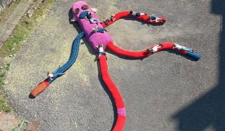 برطانیہ میں طالب علم نے دنیا کا سب سے بڑا سوکس منکی کھلونا بنادیا