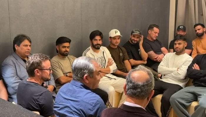 پاک بھارت میچ، محسن نقوی کی کھلاڑیوں اور مینجمنٹ سے ملاقات