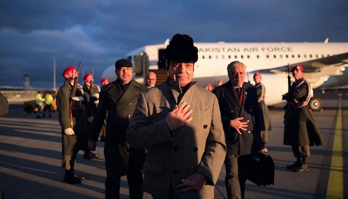 وزیراعظم شہباز شریف 2 روزہ دورے پر ویانا پہنچ گئے