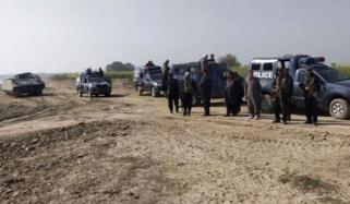 مظفر گڑھ: کچے کے علاقے میں 11 ڈاکوؤں نے ہتھیار ڈال دیے