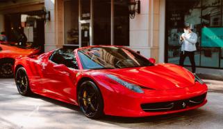 فرانس میں تیز رفتاری سے فیراری چلانے والا شخص بظاہر کنگال اور بیروزگار نکلا