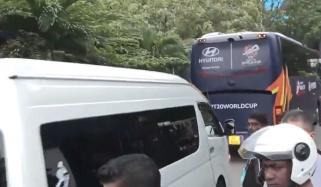 پاک بھارت ٹیمیں اسٹیڈیم پہنچ گئیں