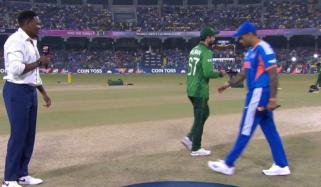 ٹی20 ورلڈکپ: ٹاس کے موقع پر پاکستان اور بھارت کے کپتانوں نے ہاتھ نہ ملایا