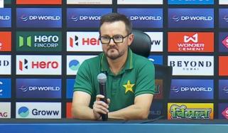 سلمان آغا نے پہلے اوور کا پلان 3 دن پہلے بنالیا تھا، مائیک ہیسن