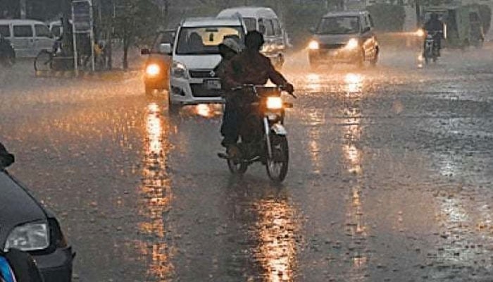 کراچی میں منگل کو گرج چمک کے ساتھ بارش کا امکان