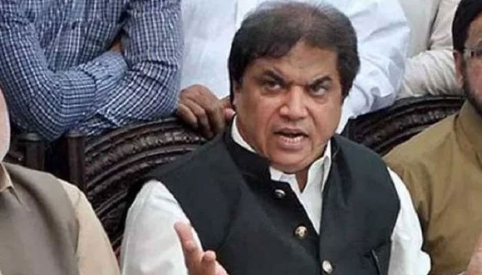 وفاقی وزیرِ ریلوے حنیف عباسی—فائل فوٹو