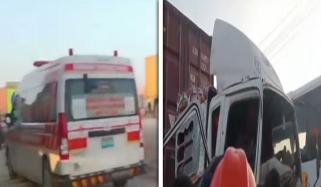 نوشہروفیروز: کار اور ٹریلر کی ٹکر، ایک ہی خاندان کے 6 افراد جاں بحق