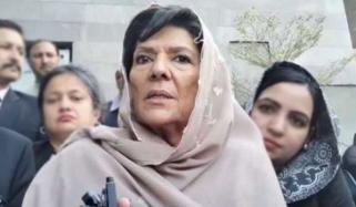 غیر حاضری پر علیمہ خان کے ناقابلِ ضمانت وارنٹِ گرفتاری جاری