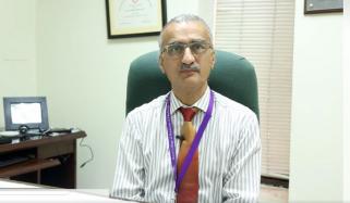 حکومت مجھے، ڈاکٹر فیصل، یا بانی کی فیملی کے نامزد ڈاکٹرز کو معاملہ دیکھنے دے، ڈاکٹر عاصم یوسف