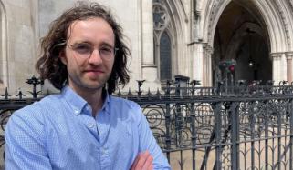 برطانیہ: کوویڈ کے دوران کلاسز پوری نہ ہونے پر طلبہ کی یونیورسٹیز کے خلاف قانونی کارروائی